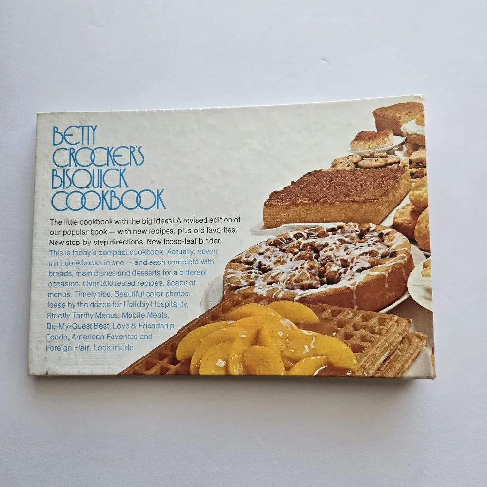 Vintage Betty Crocker's Bisquick Cookbook - Seven Mini Cookbooks In One 1977 HC